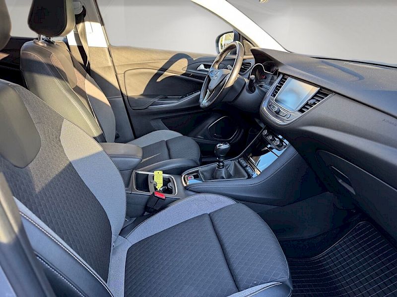 Opel Grandland X 1,2 Ultimate *8-fach Bereifung*